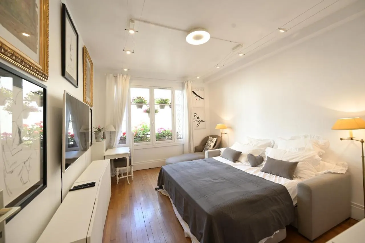 Apartment Villa D'Art - Claire Paris France