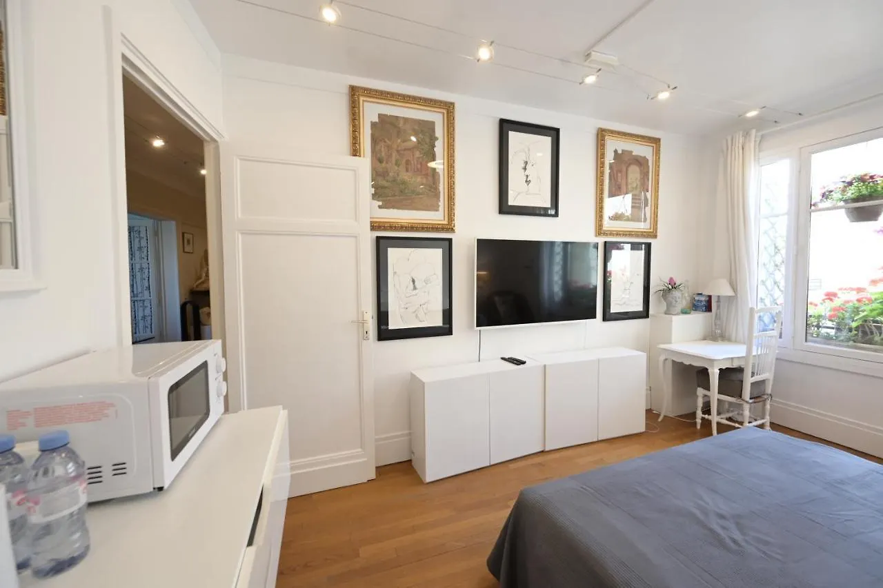 Villa D'Art - Claire Paris France